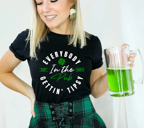 Everybody in the PUB gettin' tipsy tee