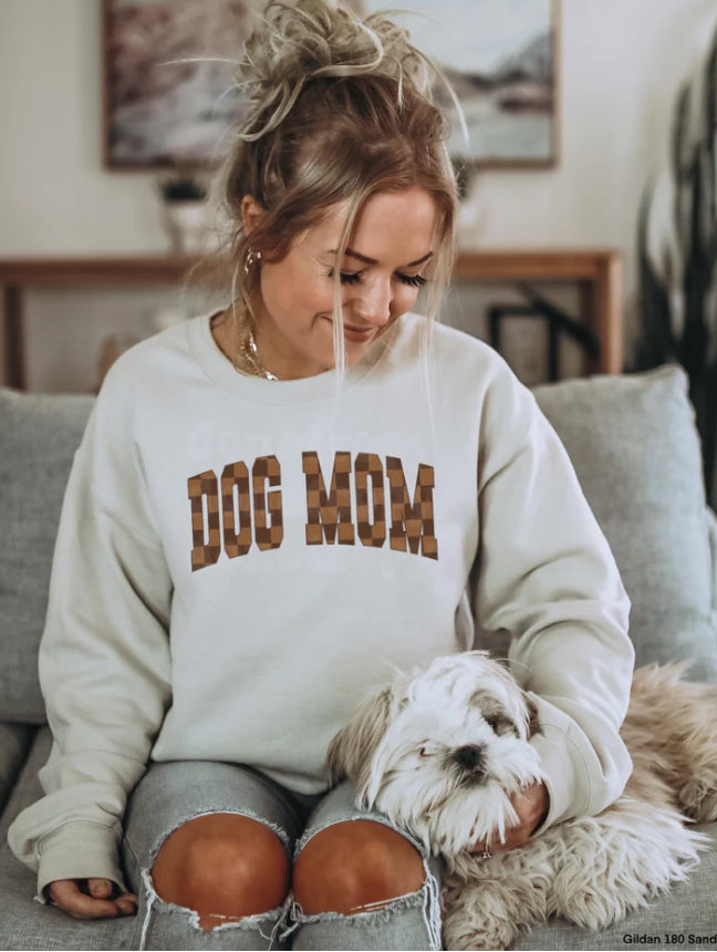 Dog Mom Checkered t-shirt