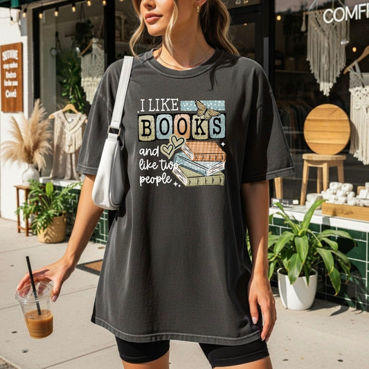 I like books tee (White Ink)
