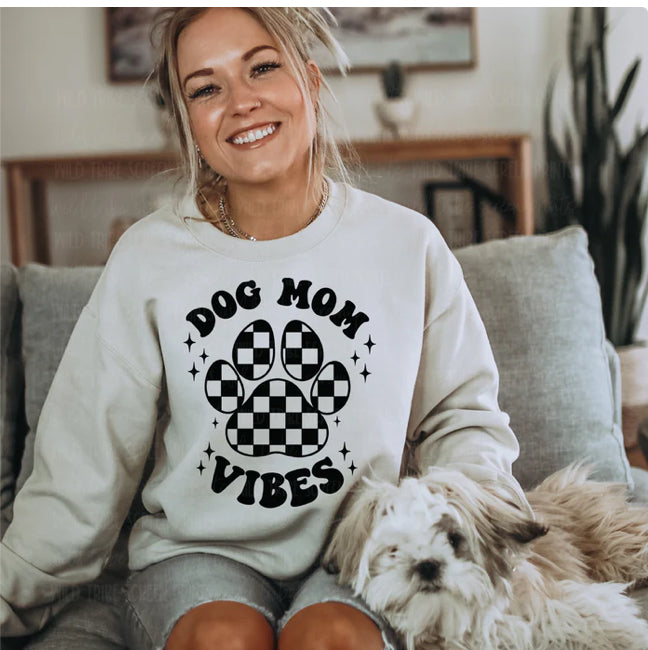 Dog Mom Vibes t-shirt